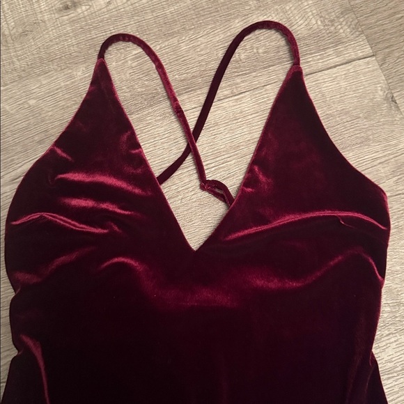 Teeze Me Velvet high-slit dress. Size: 7/8 Burgundy Velvet Gown prom, wedding - Picture 7 of 15
